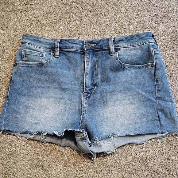 Denim short shorts, Buffalo size 31 - Picture 2 of 4